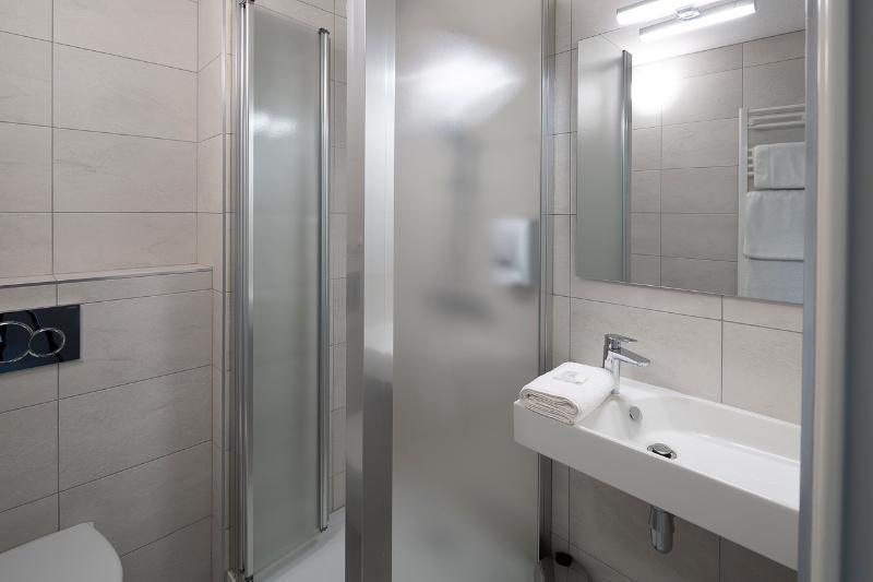 Hotel l'Ortega Rennes Aeroport Saint-Jacques-de-La-Lande Extérieur photo